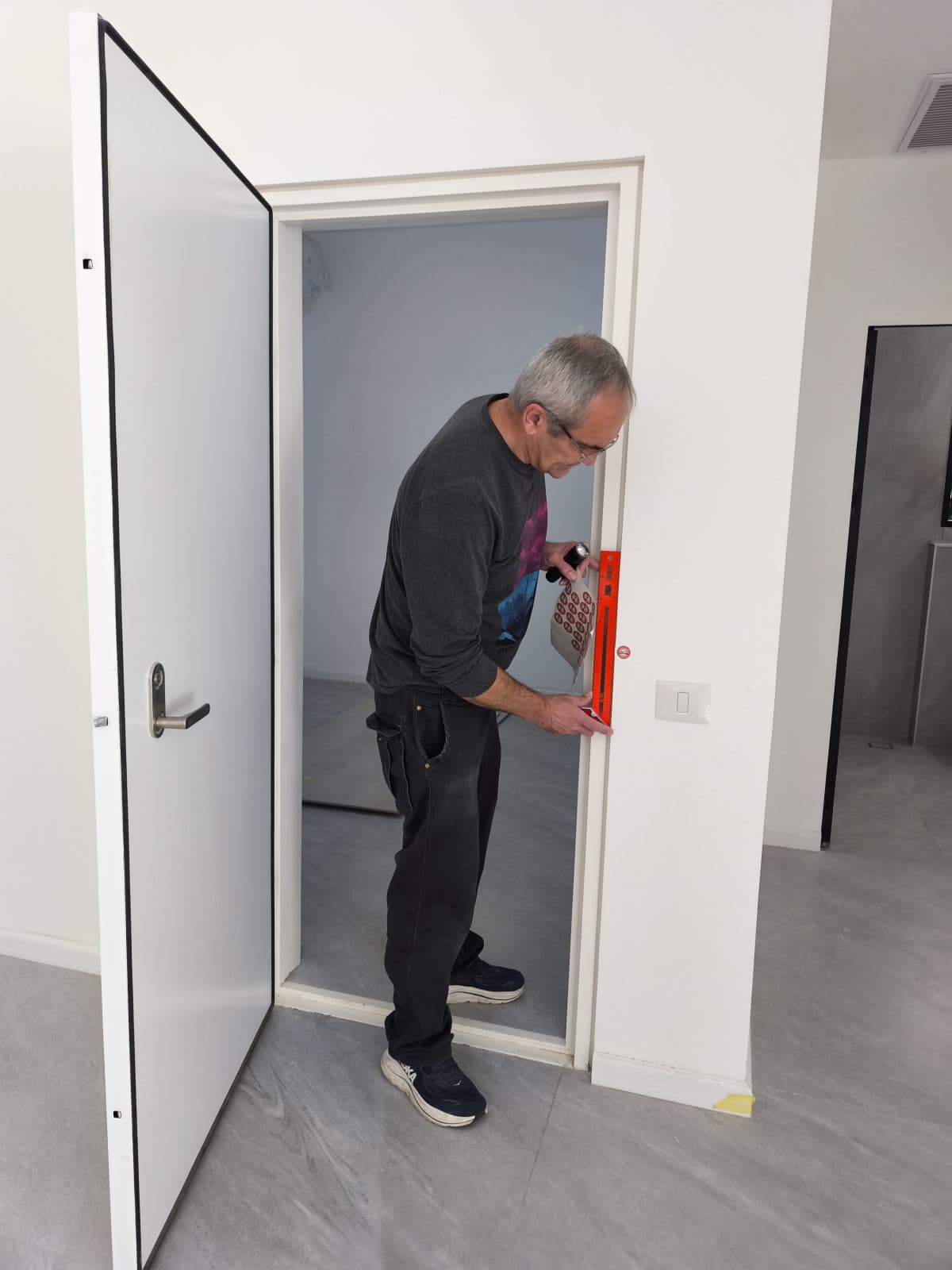 ליקויי ממ״ד - בדק בית תיעוד בדיקת ממ״ד בבדק בית - בדיקת דלת וחלון הדף, אטימות ומידות הממ״ד לפי דרישות פיקוד העורף