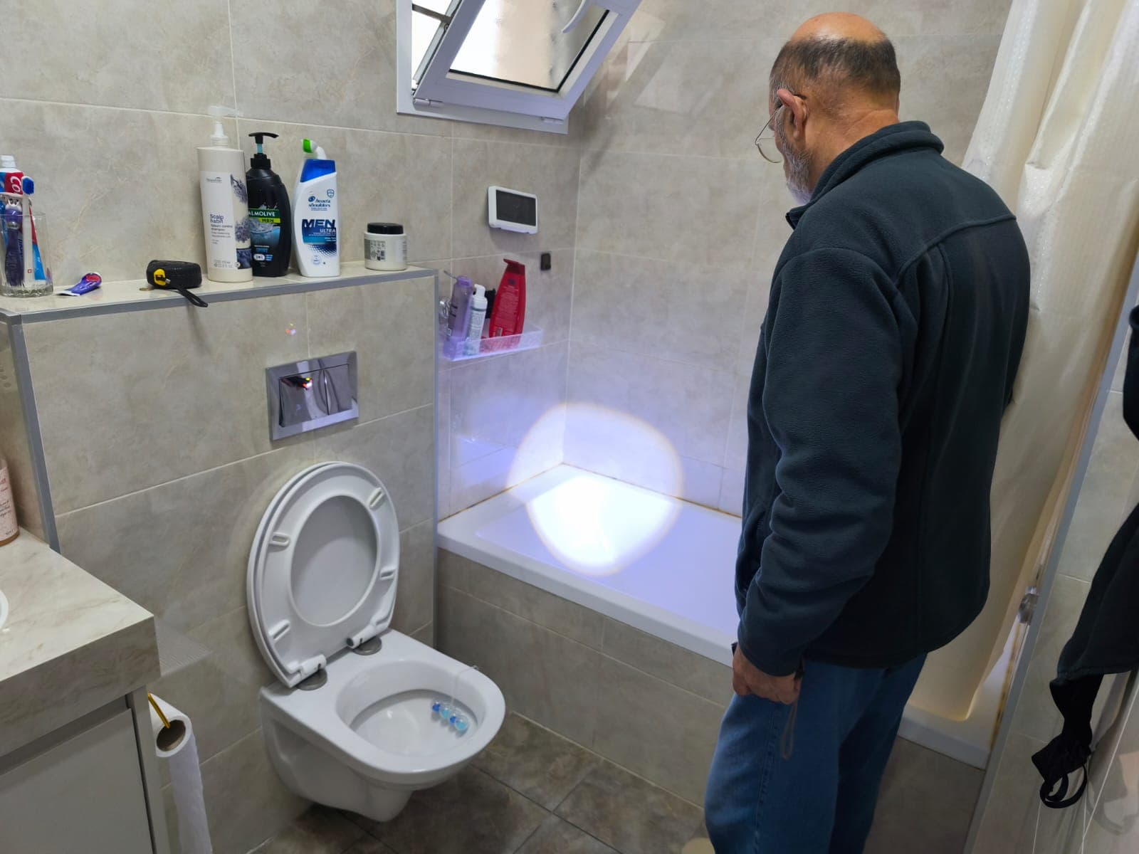 ליקויי מקלחון - בדק בית בדיקת מקלחון - זכוכית בטיחות, איטום וניקוז מקלחת - איתור ליקויי מקלחון בבדק בית